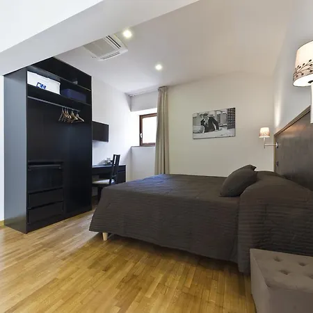לינה וארוחת בוקר Gallery - Only 3*